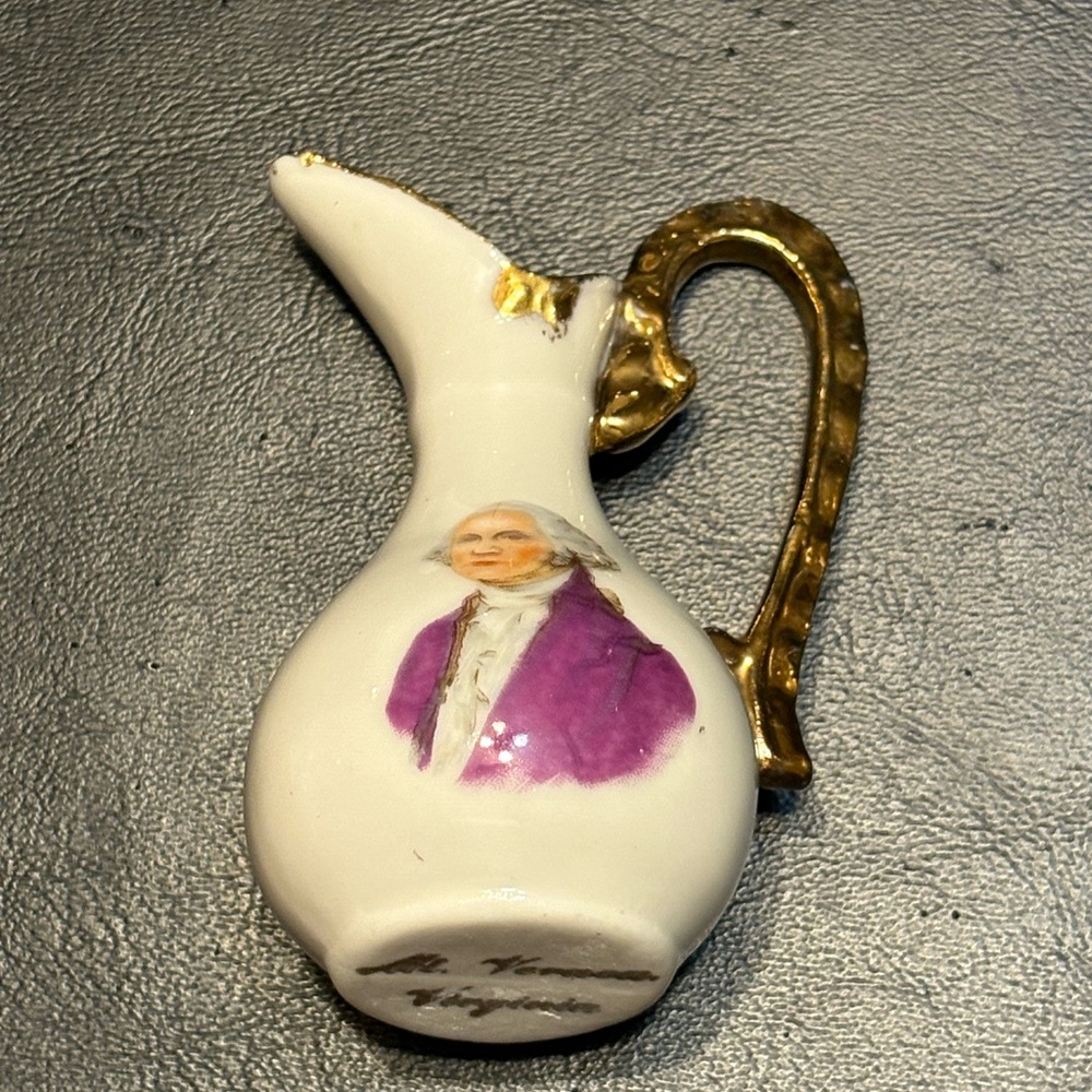 Vintage Miniature Pitcher Ewers GEORGE & MARTHA WASHINGTON MT Vernon - Picture 2 of 11